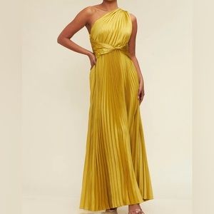 Gorgeous one shoulder pleated gold gown
